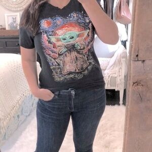 Star Wars size medium black Mandalorin Baby Yoda drinking coffee T-shirt